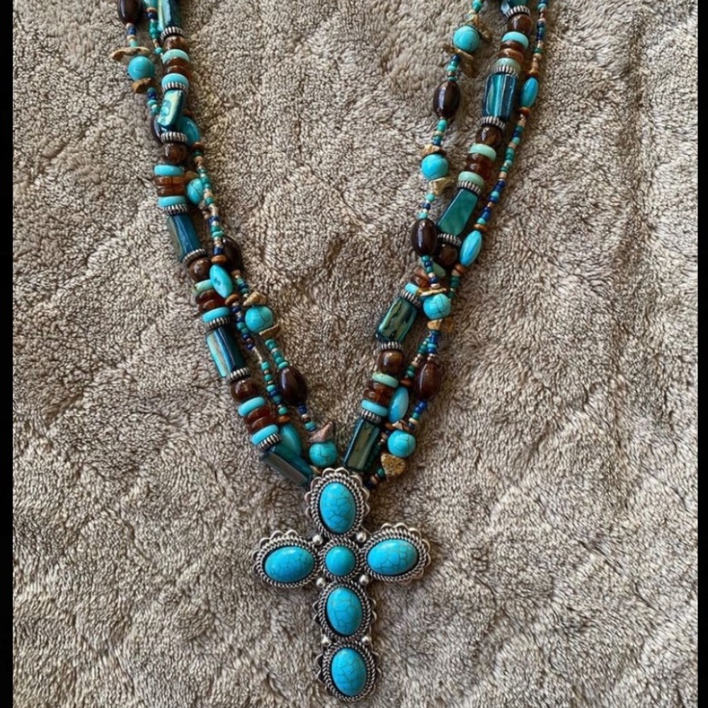 Beaded turquoise necklace with cross